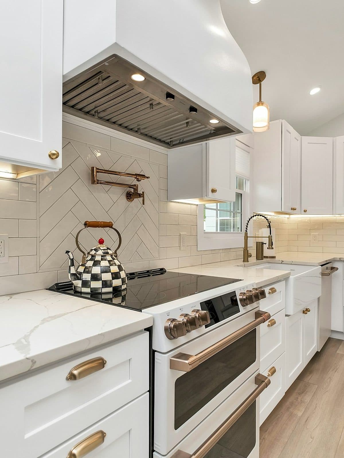 Cabinet package for a contractor-led kitchen project
